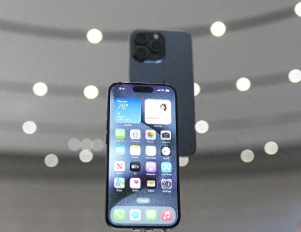 舒城Apple维修站分享买iPhone15还是华为Mate60 